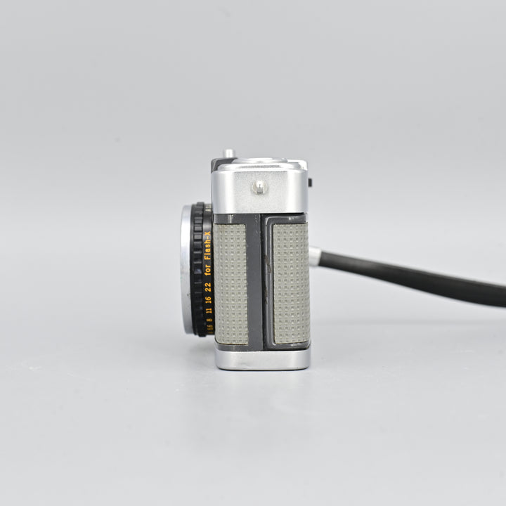 Olympus PEN-EE.