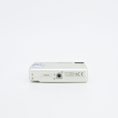 Konica Minolta DiMAGE Xg CCD Digital Camera