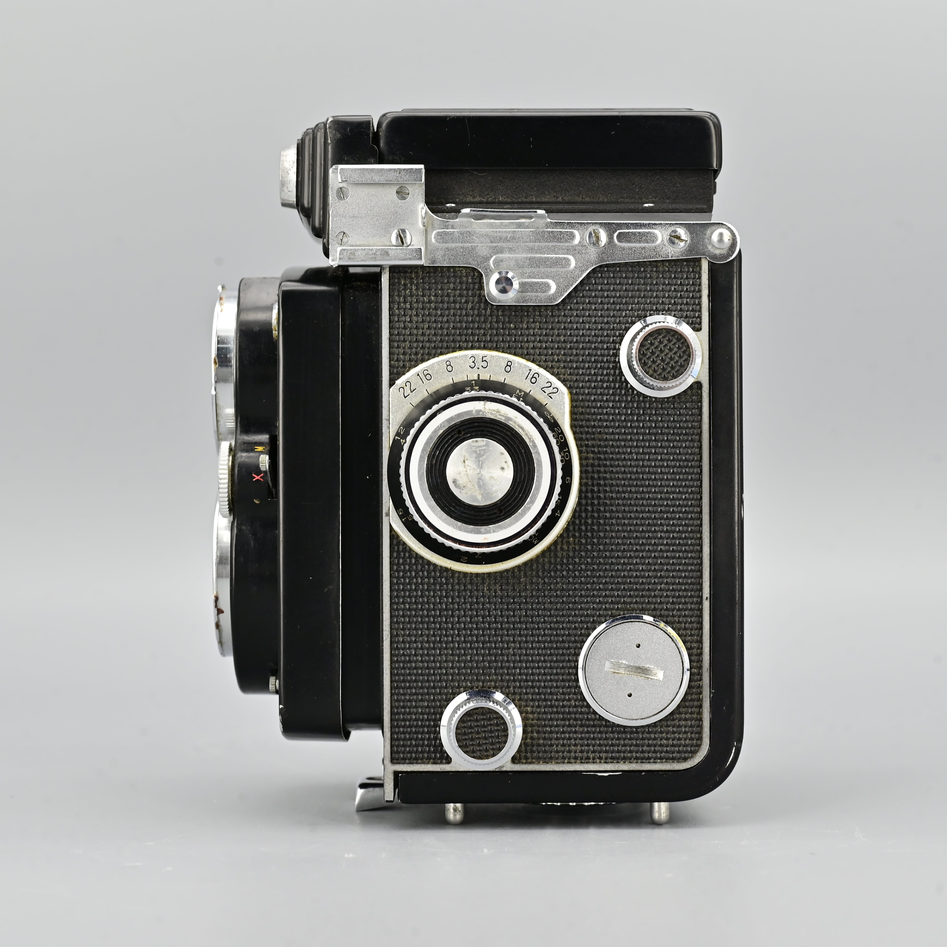 Yashica Mat-124. – SHOWA