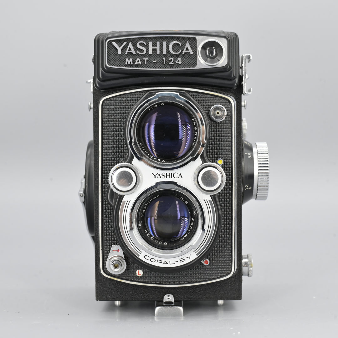 Yashica Mat 124 [READ].