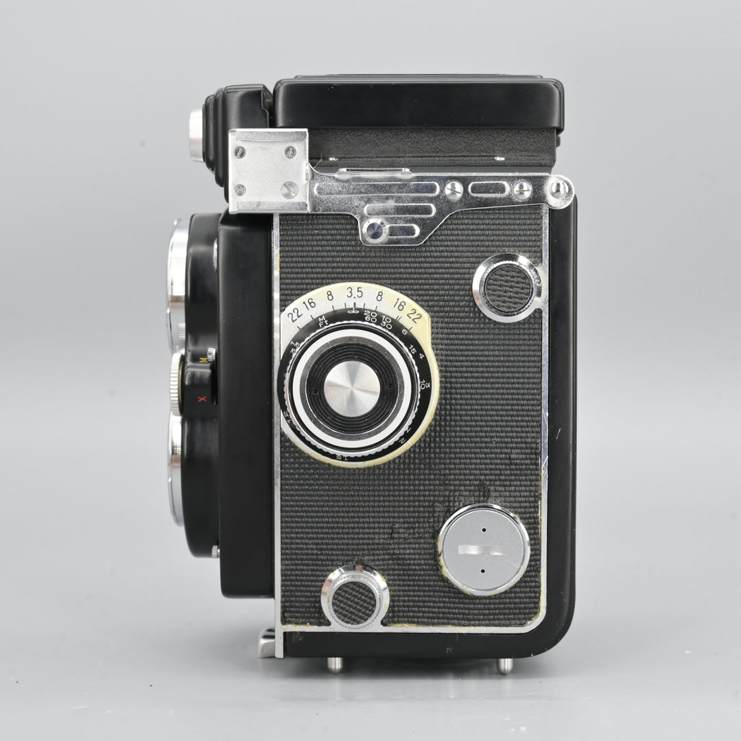 Yashica Mat 124 [READ].