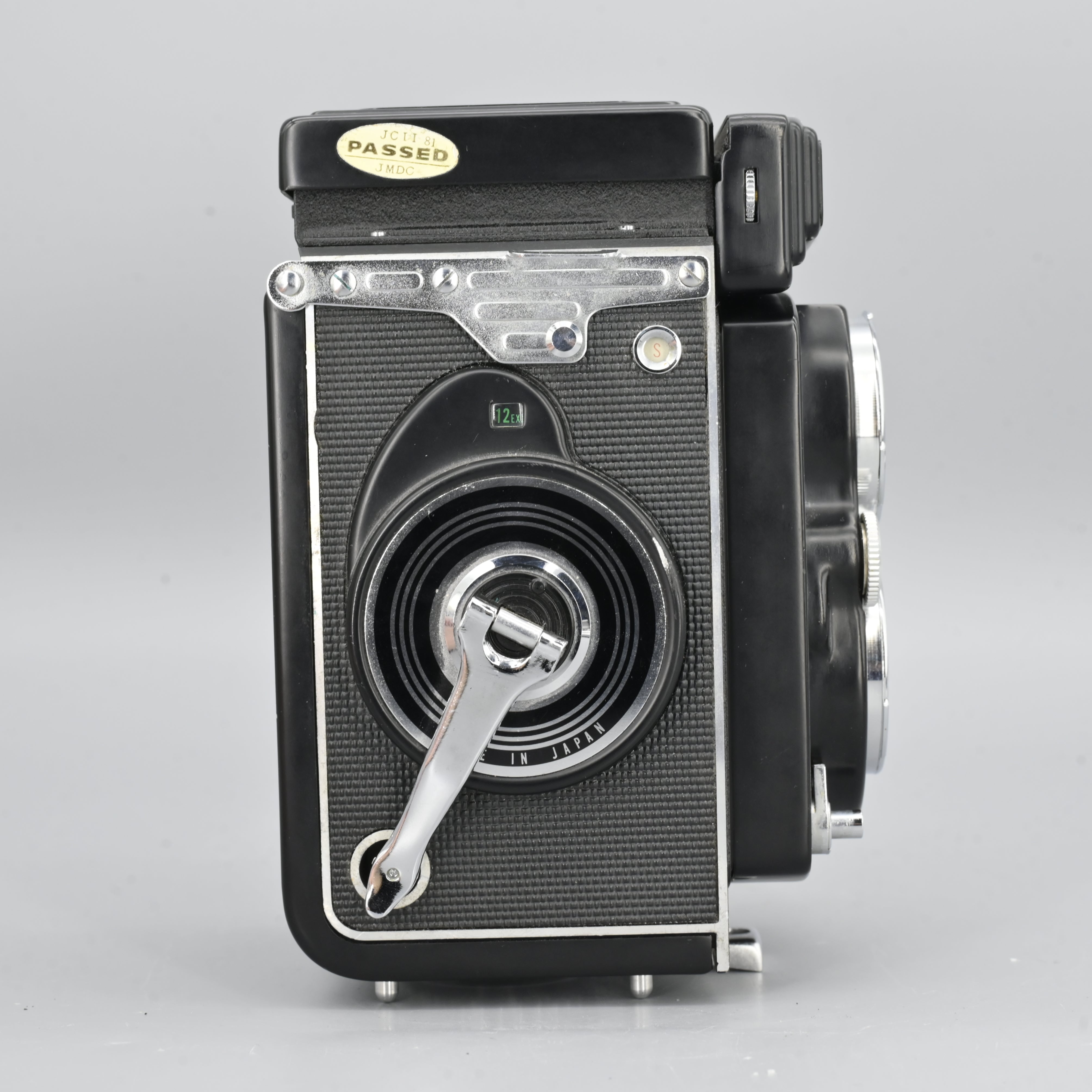 Yashica Mat 124 [READ]. – SHOWA