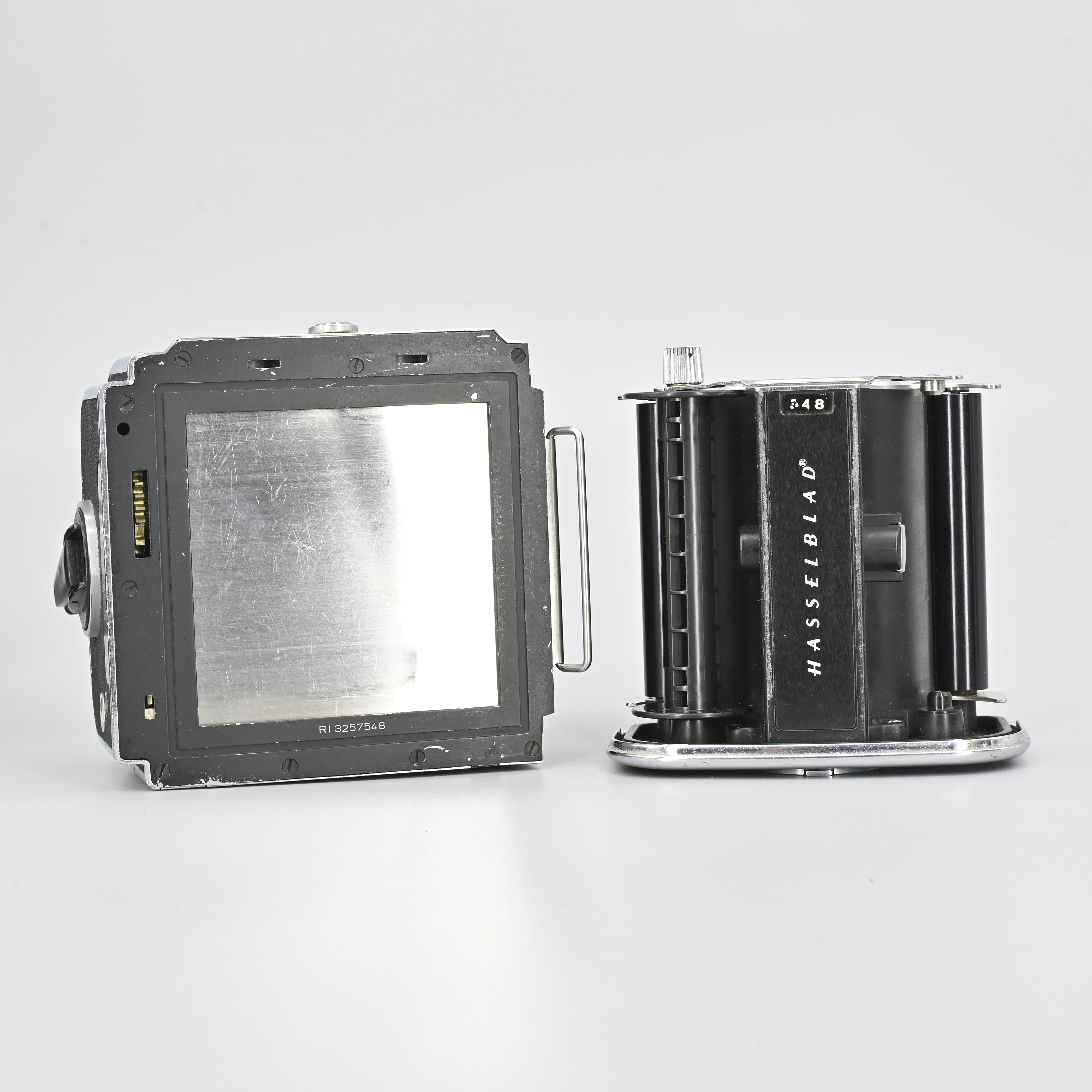 Hasselblad 500CM + CT*80mm F2.8T + A12 film magazine. – SHOWA