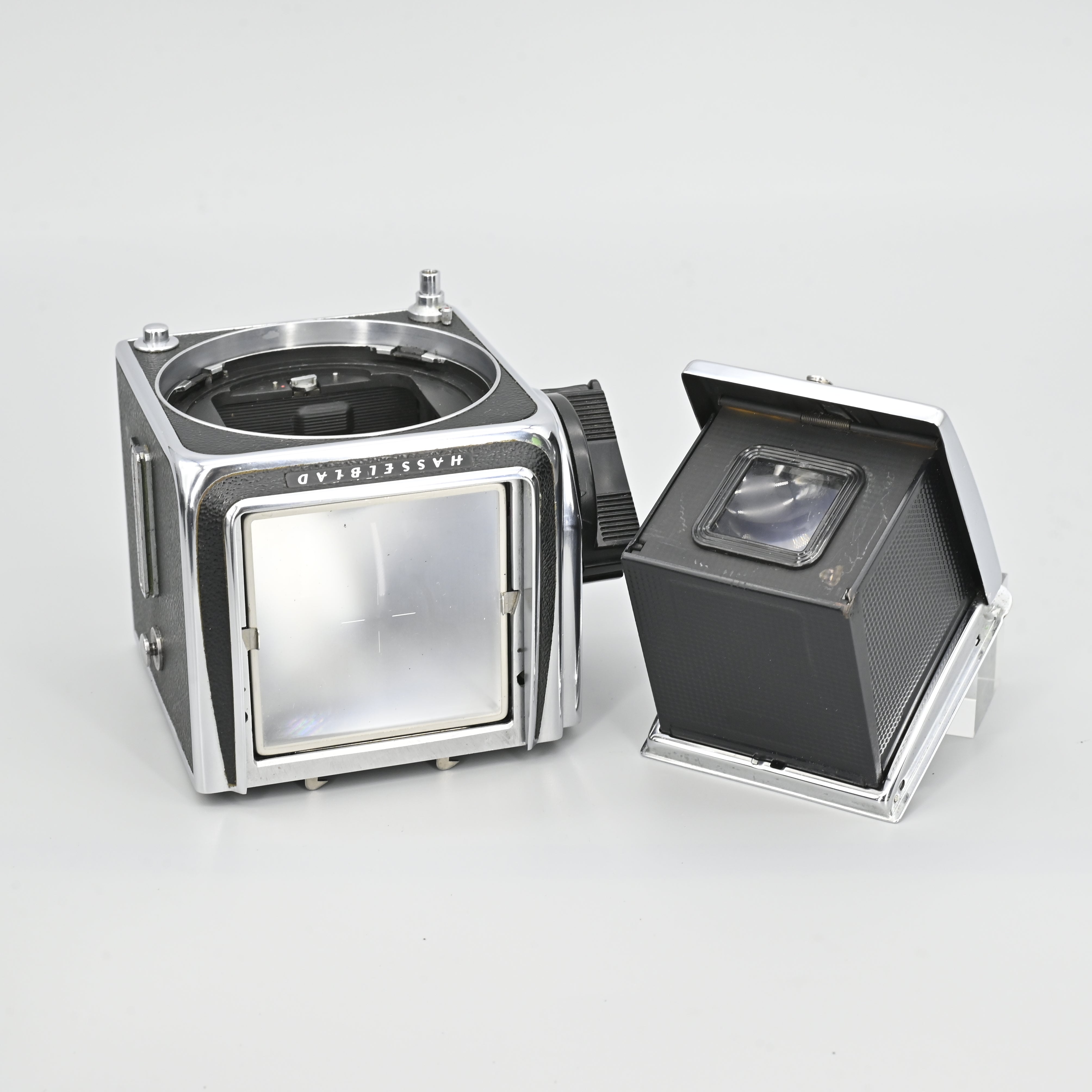 Hasselblad 500CM + CT*80mm F2.8T + A12 film magazine. – SHOWA