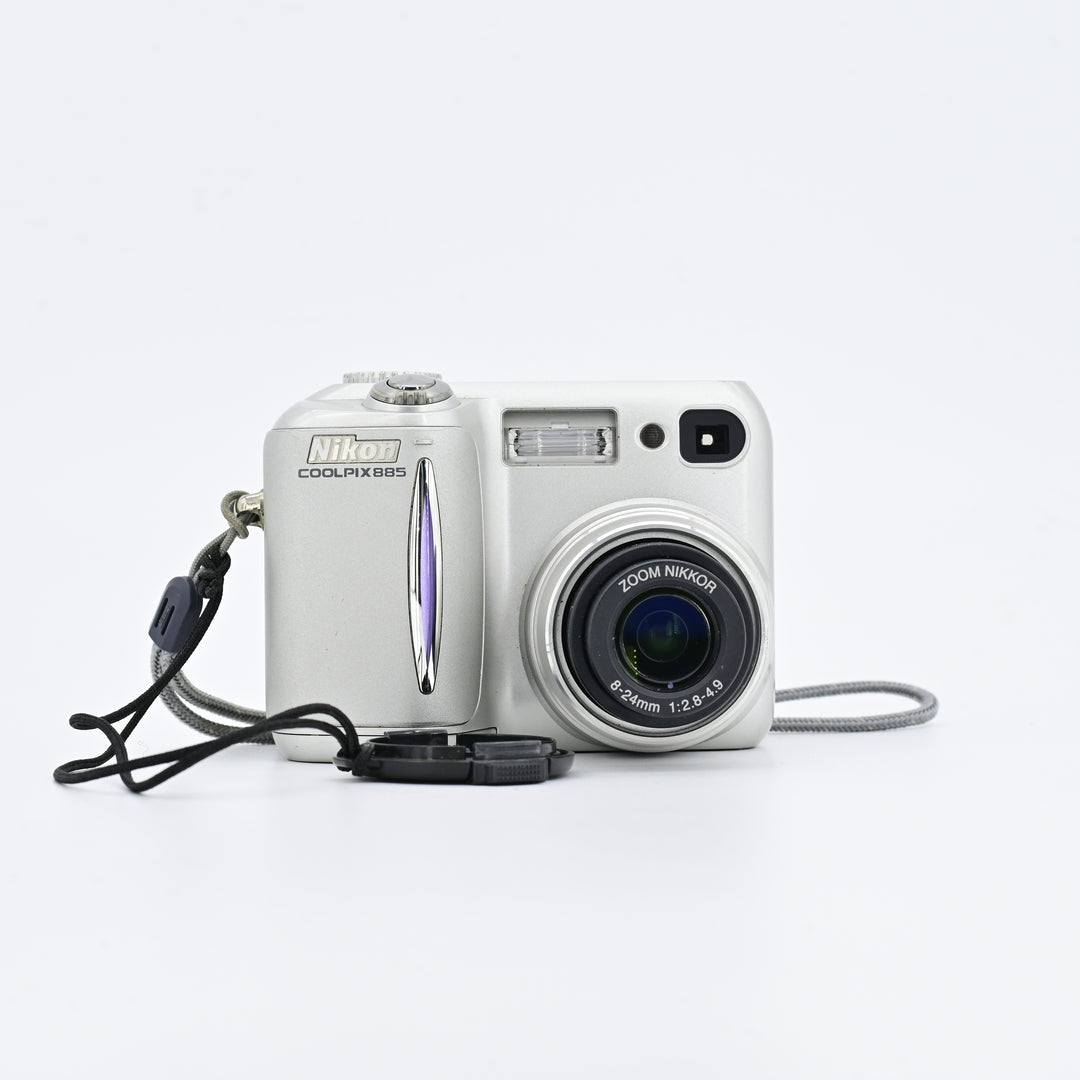 Nikon Coolpix 885 CCD Digital Camera