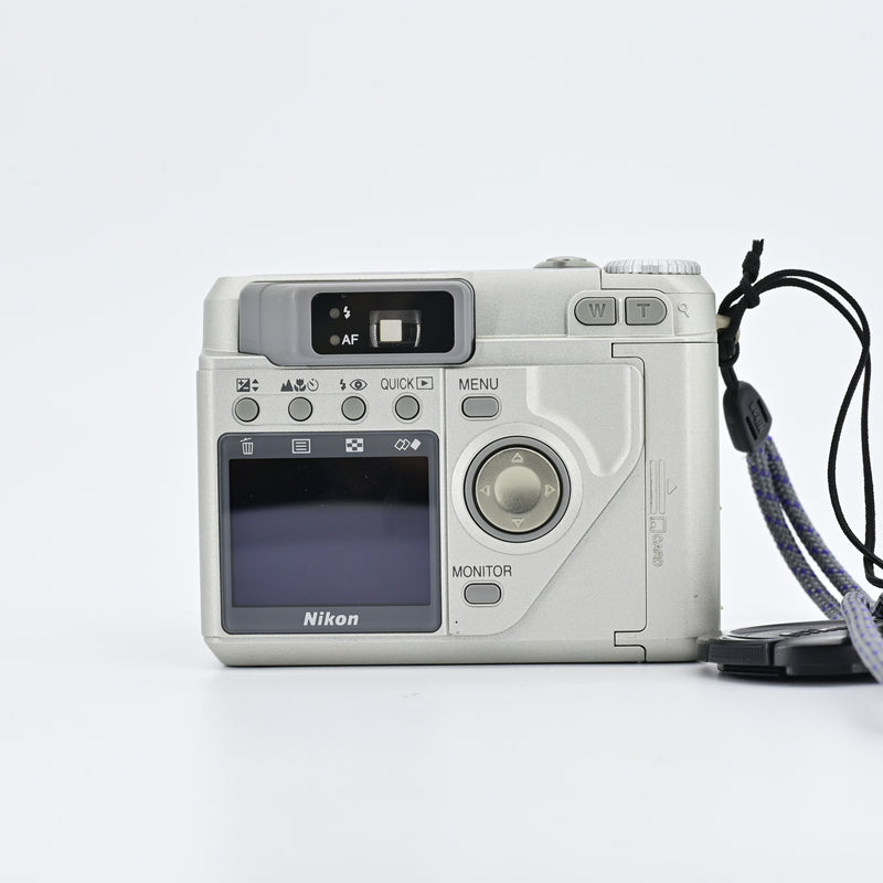 Nikon Coolpix E880 CCD Digital Camera