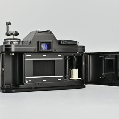 Minolta X7A Black + Vivitar Macro Fousing Zoom 35-105mm F3.2 Lens