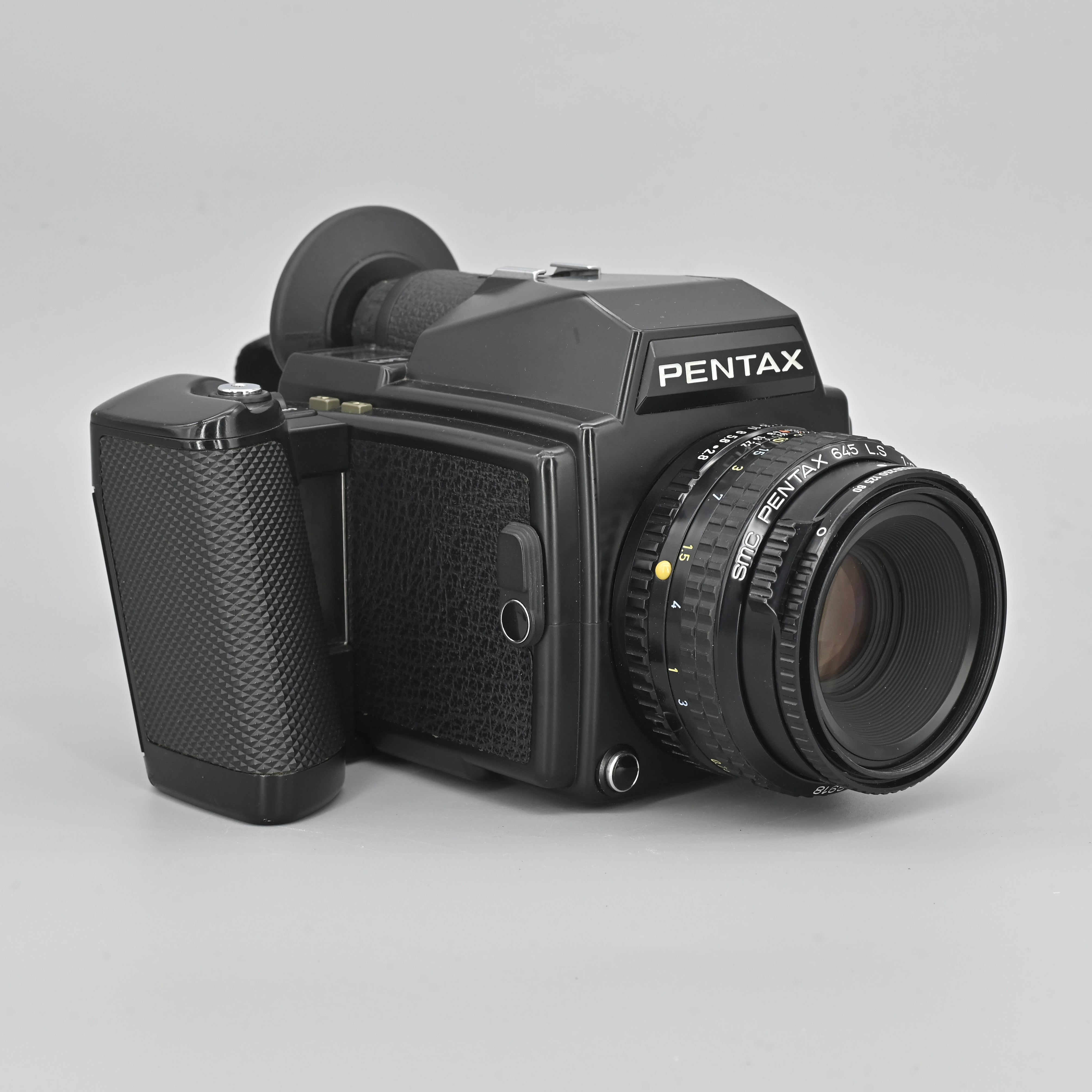 Pentax 645 + SMC Pentax L.S 75mm F2.8 Lens – SHOWA