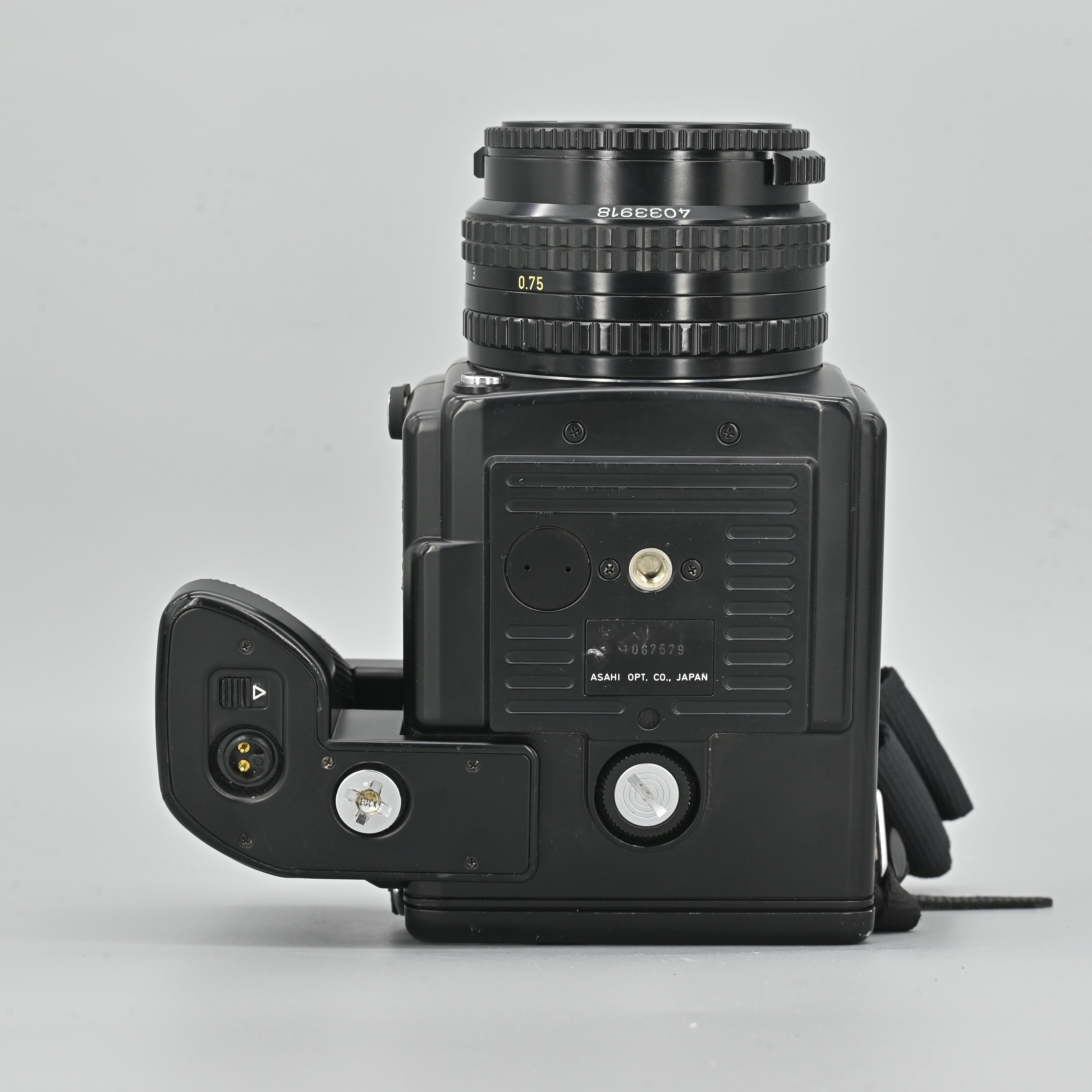 Pentax 645 + SMC Pentax L.S 75mm F2.8 Lens – SHOWA