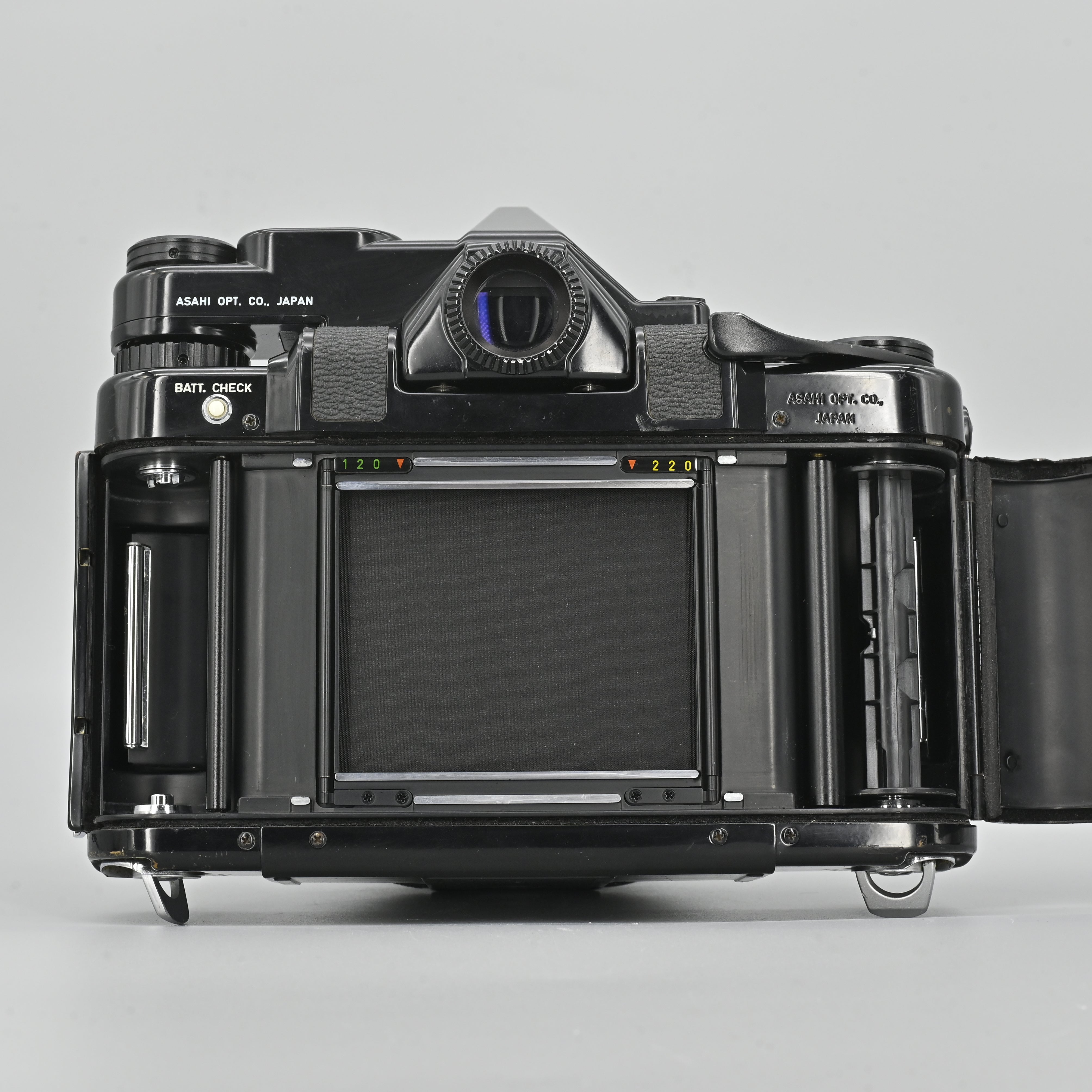 Pentax 67 + Takumar-6x7 105mm F2.4 Lens. – SHOWA