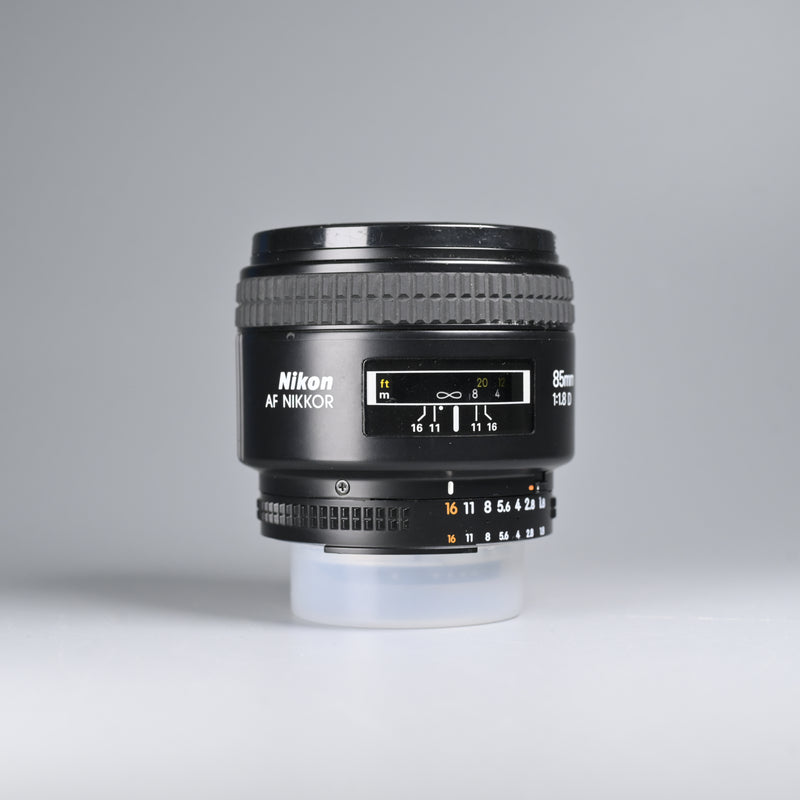 Nikon AF 85mm F1.8D Lens.