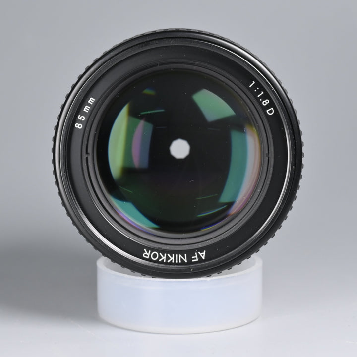 Nikon AF 85mm F1.8D Lens.