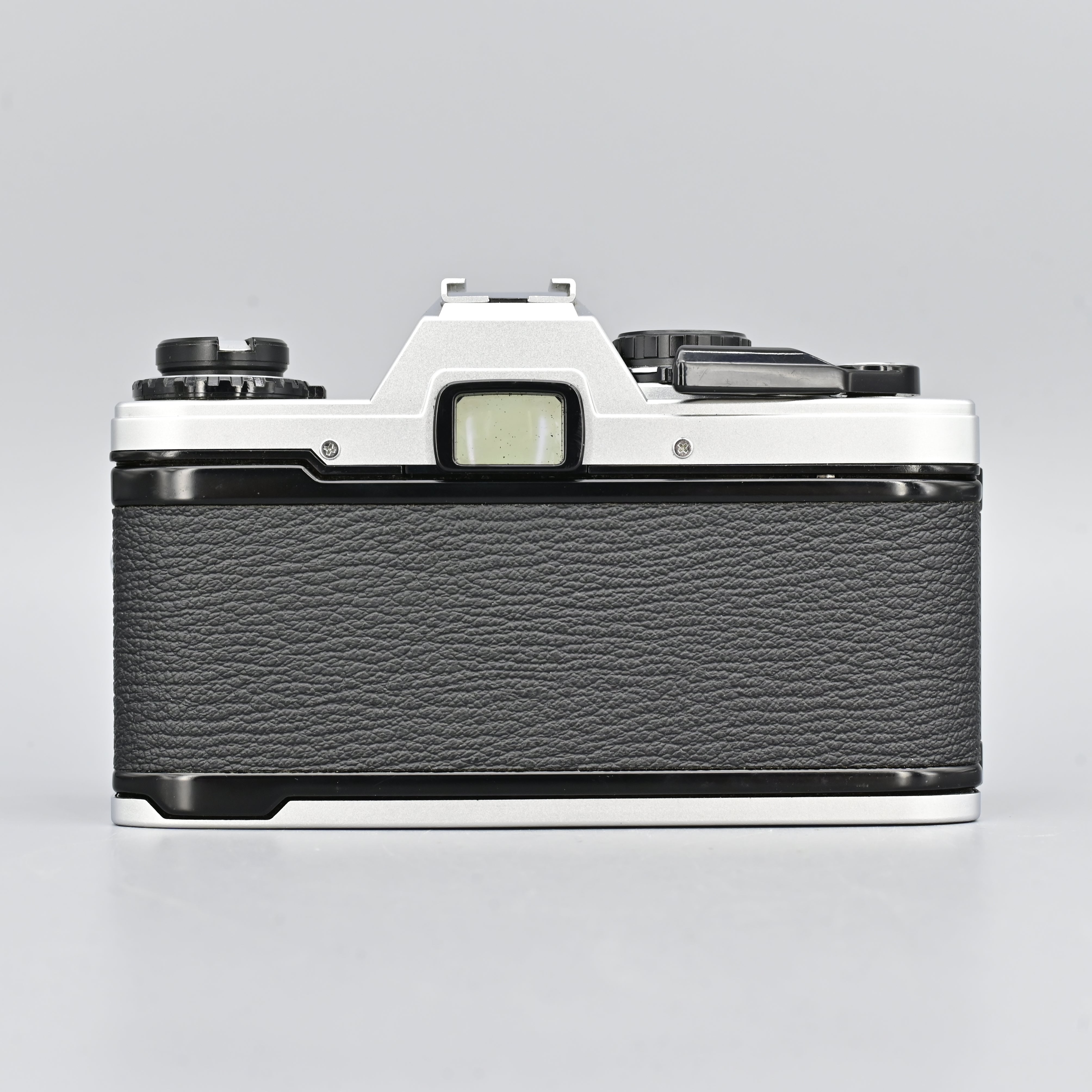 Olympus OM10 + Auto-S 50/1.4 Lens – SHOWA