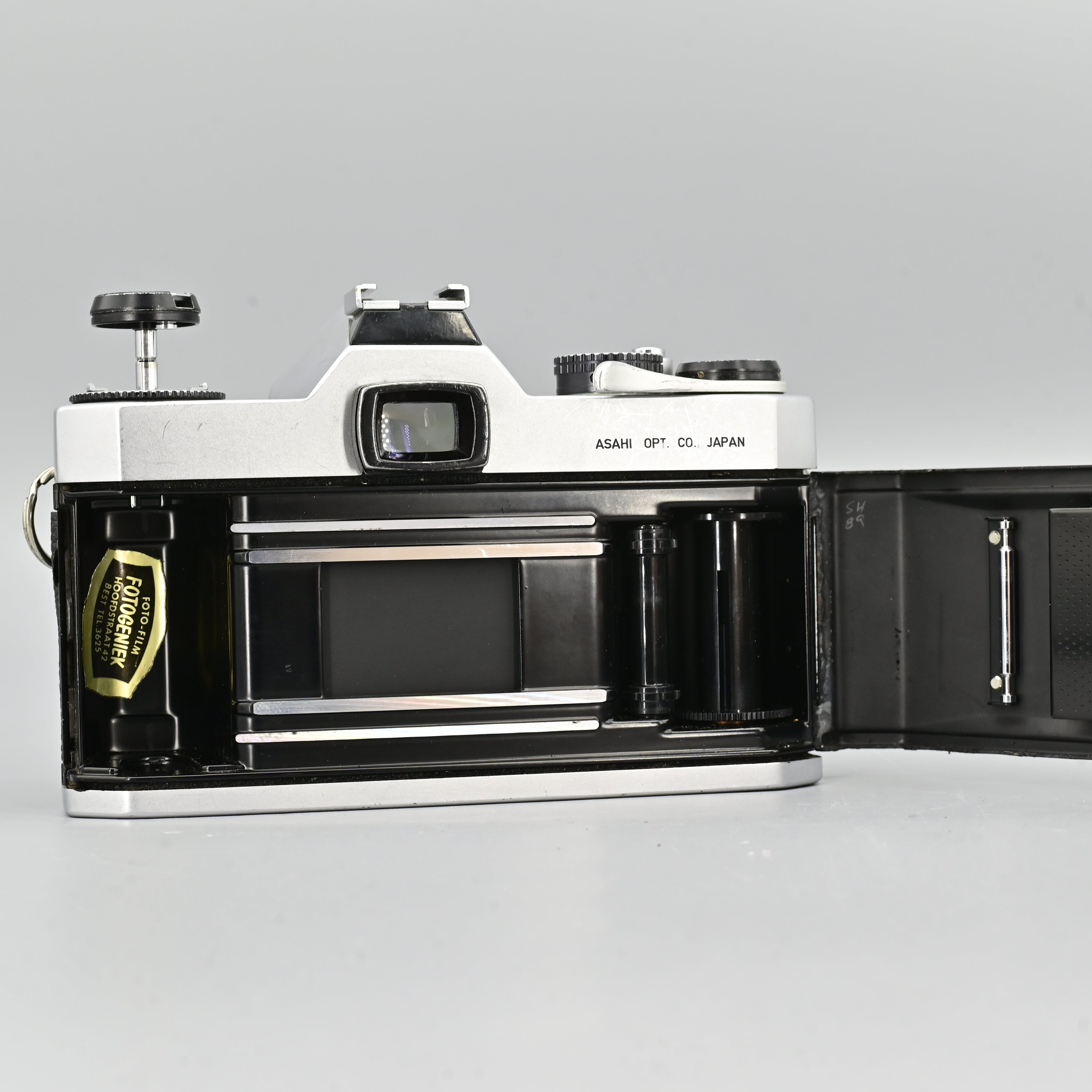 Pentax Spotmatic F SP + Super-Takumar 55/1.8 Lens [READ] – SHOWA