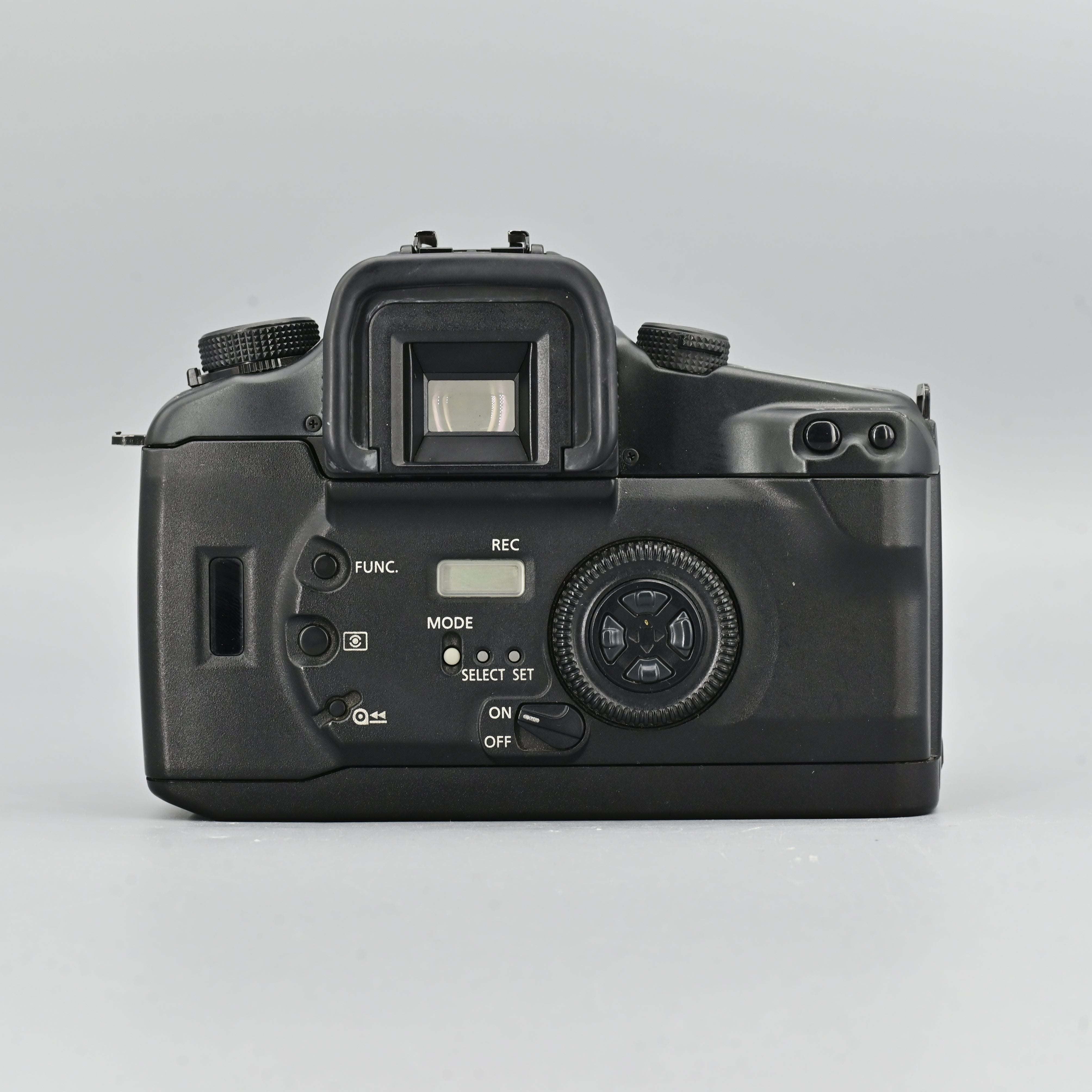 Canon EOS7 + EF 50mm F1.8 II Lens – SHOWA