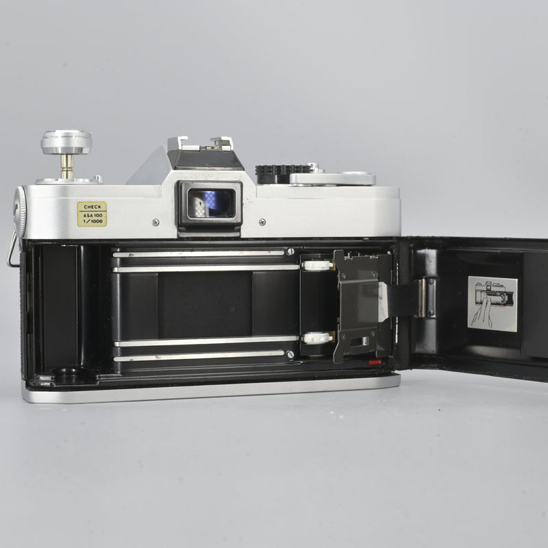 Canon FTb + FD 50mm F1.8 Lens