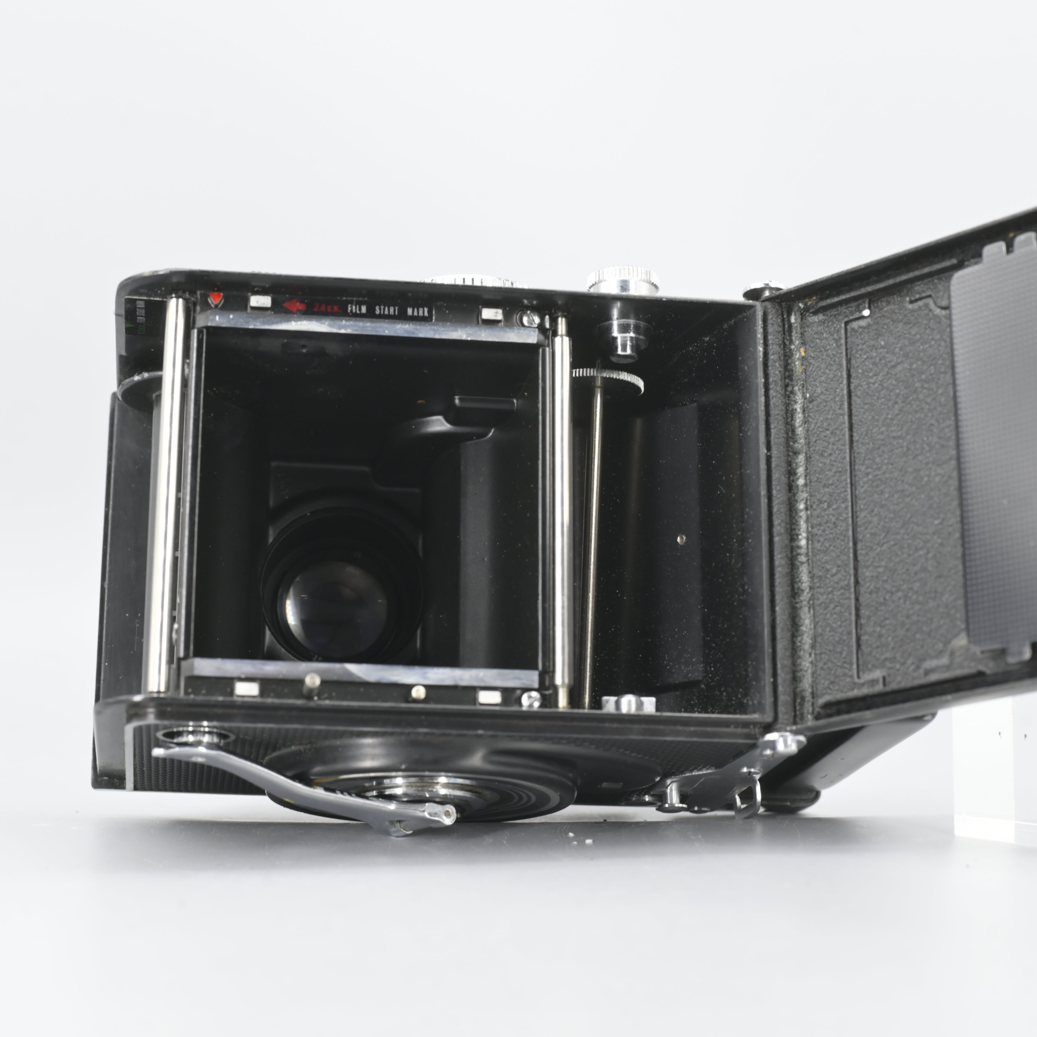 Yashica Mat 124 – SHOWA