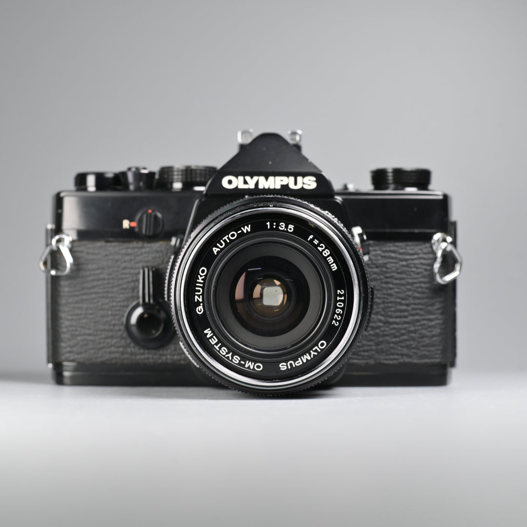 Olympus OM1 Black + Auto-W 28/3.5 Lens