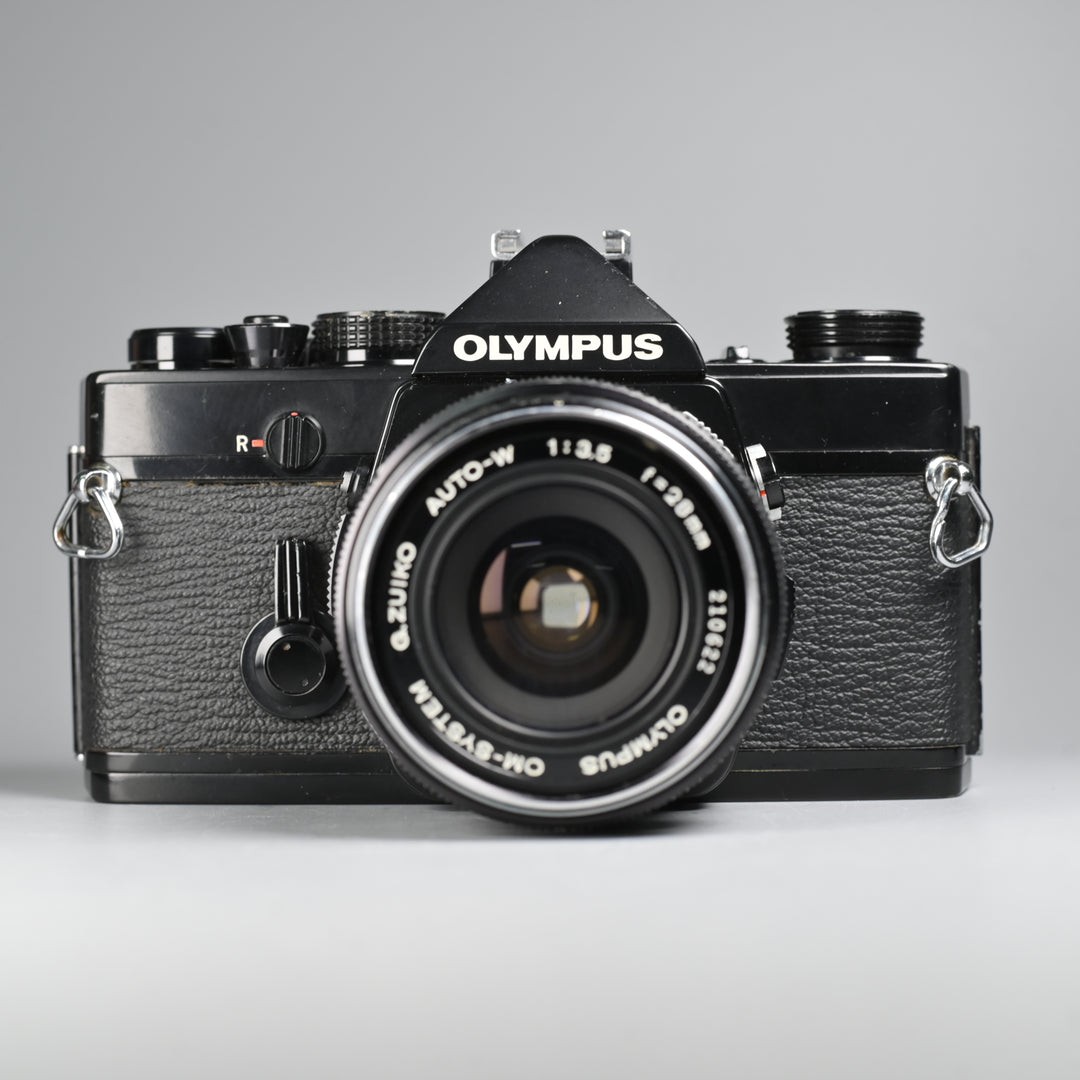 Olympus OM1 Black + Auto-W 28/3.5 Lens