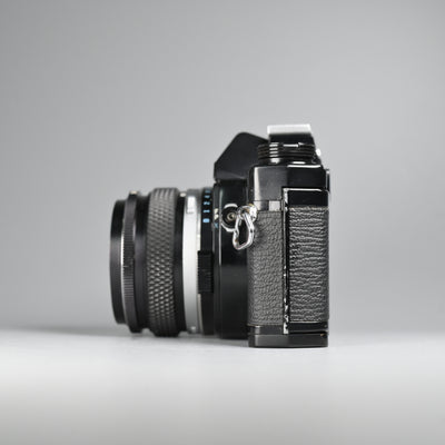 Olympus OM1 Black + Auto-W 28/3.5 Lens