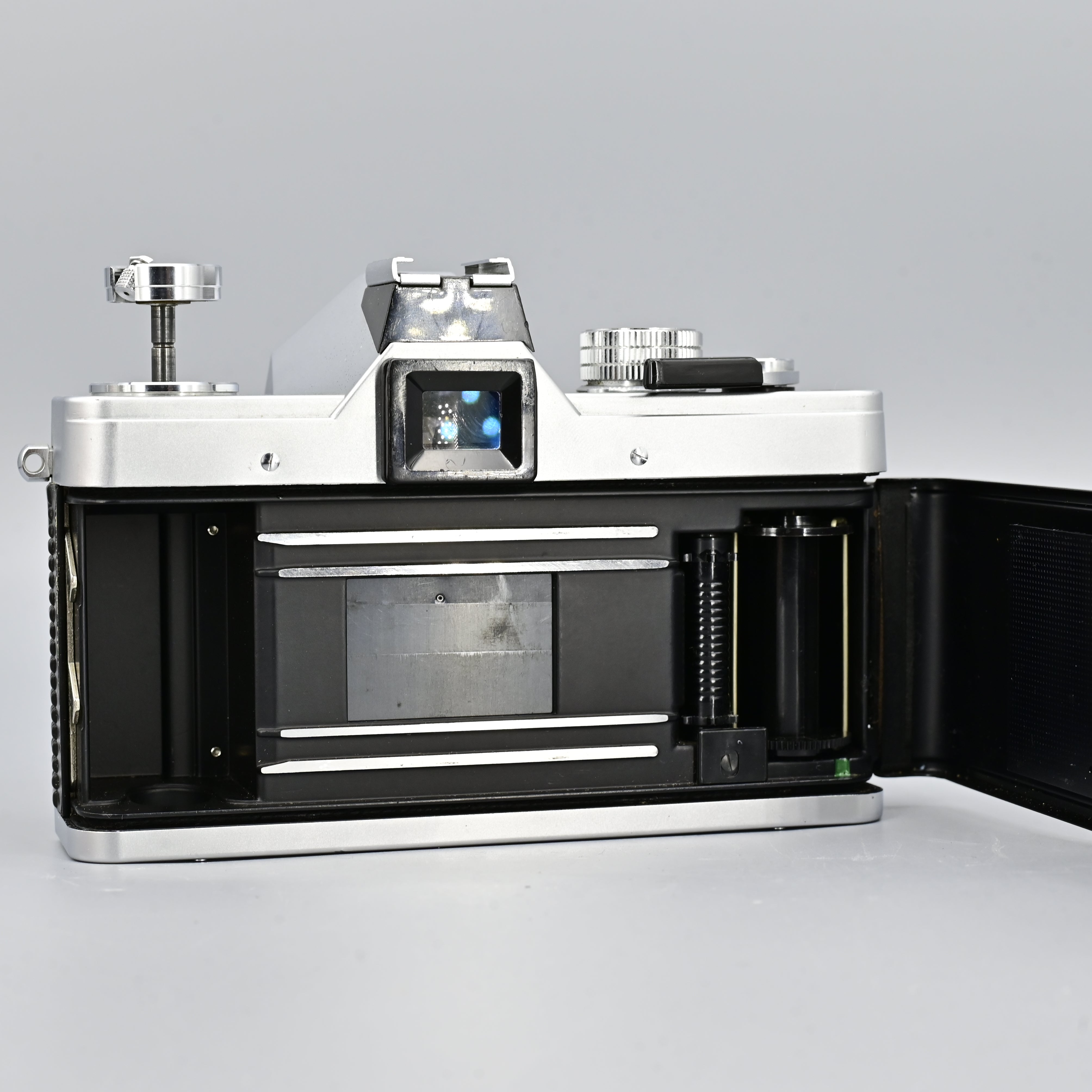 Praktica MTL3 + Pentacon 50mm F1.8 M42 lens – SHOWA